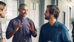 Descubra como fazer networking na faculdade